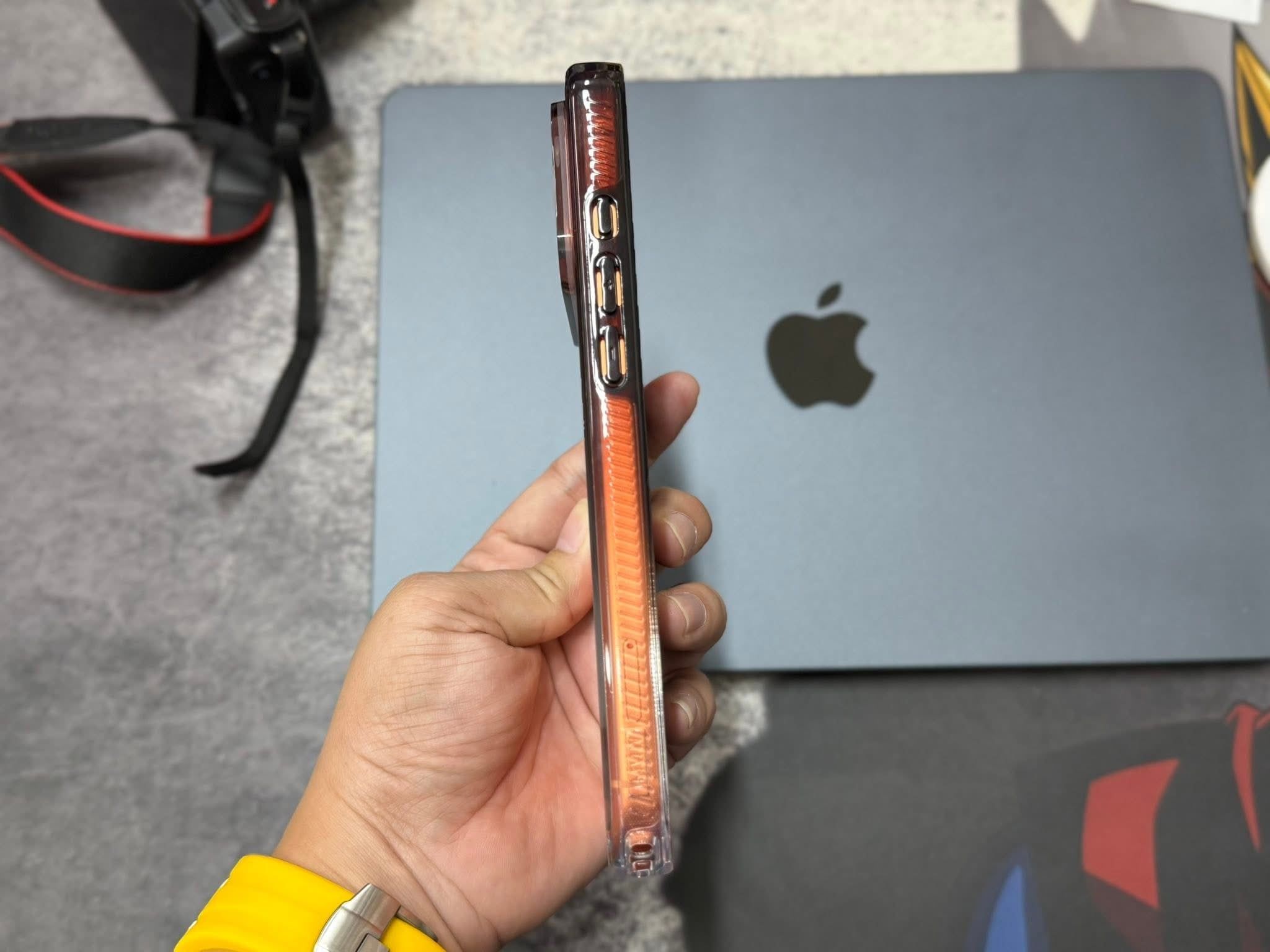  Ốp 17 Promax UAG Plyo Magsafe - Black/Clear Ombre 