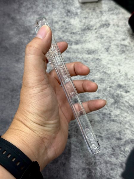  Ốp 17 Pro Likgus Trong Bảo Vệ Cam 