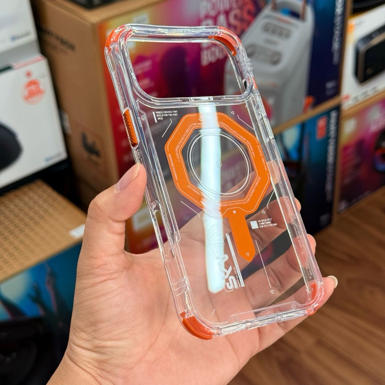  Ốp 17 Promax Skinarma Magma - Orange 