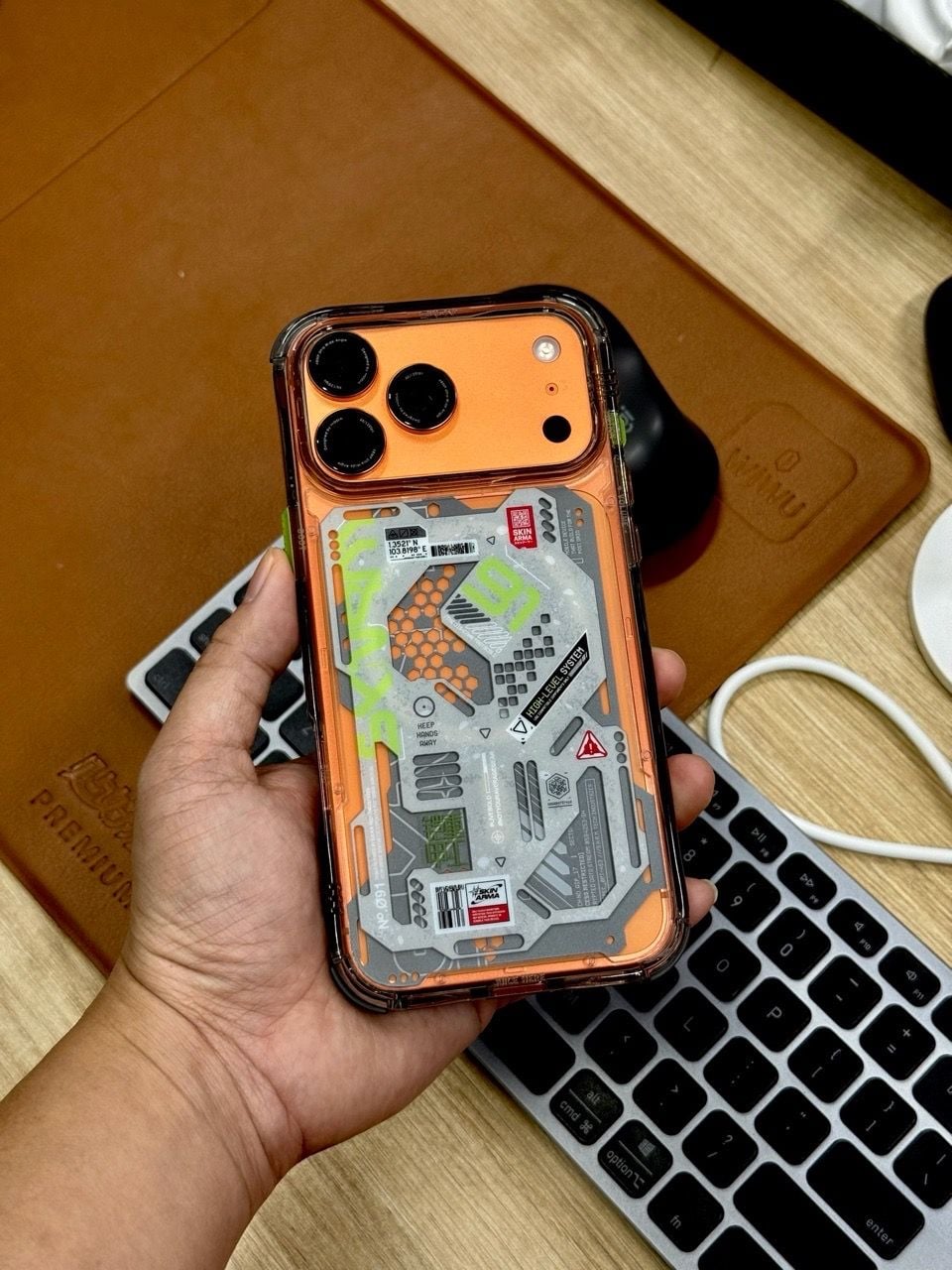  Ốp 17 Promax Skinarma Spectra - Tint 