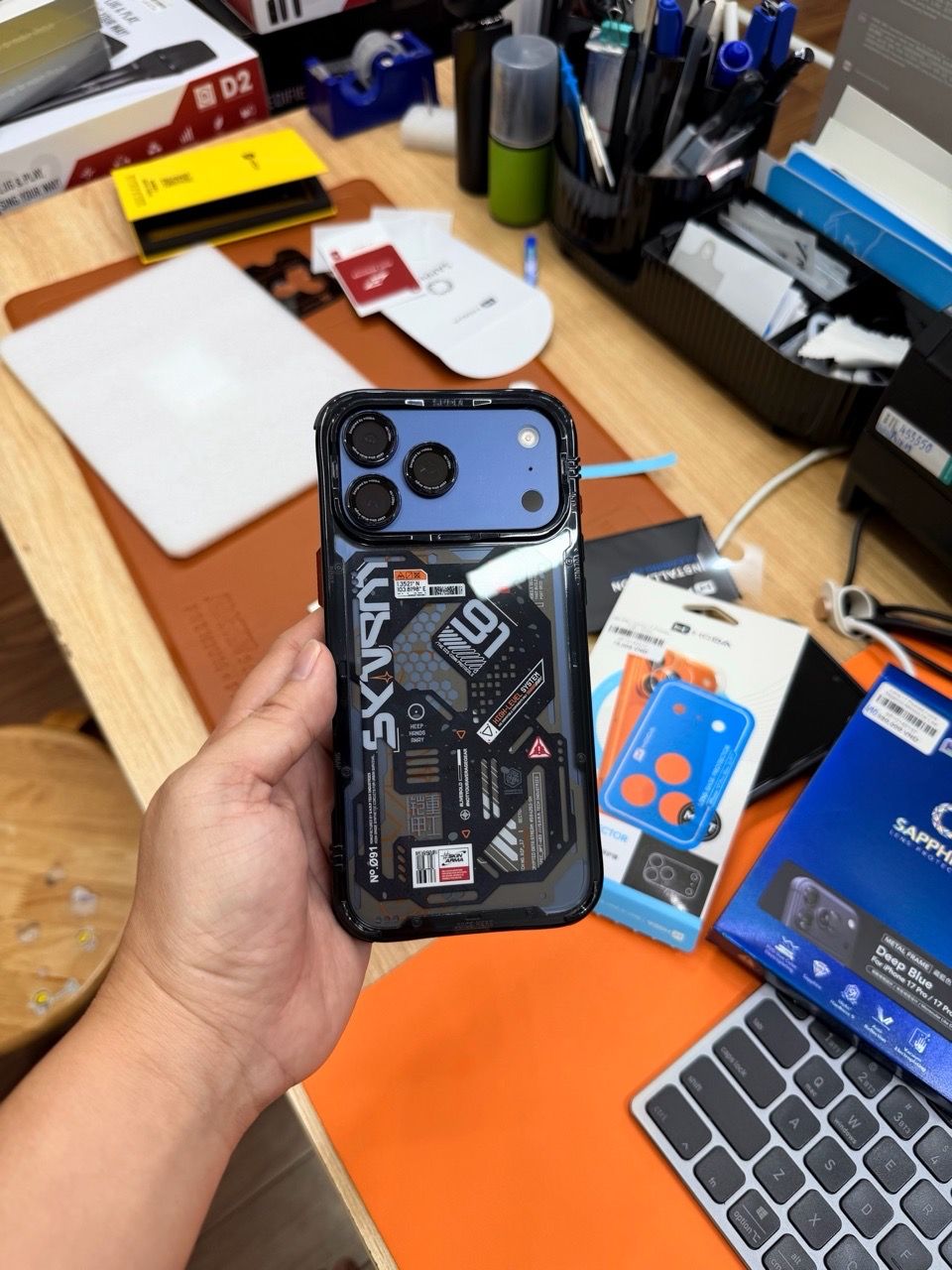  Ốp 17 Promax Skinarma Spectra - Black 