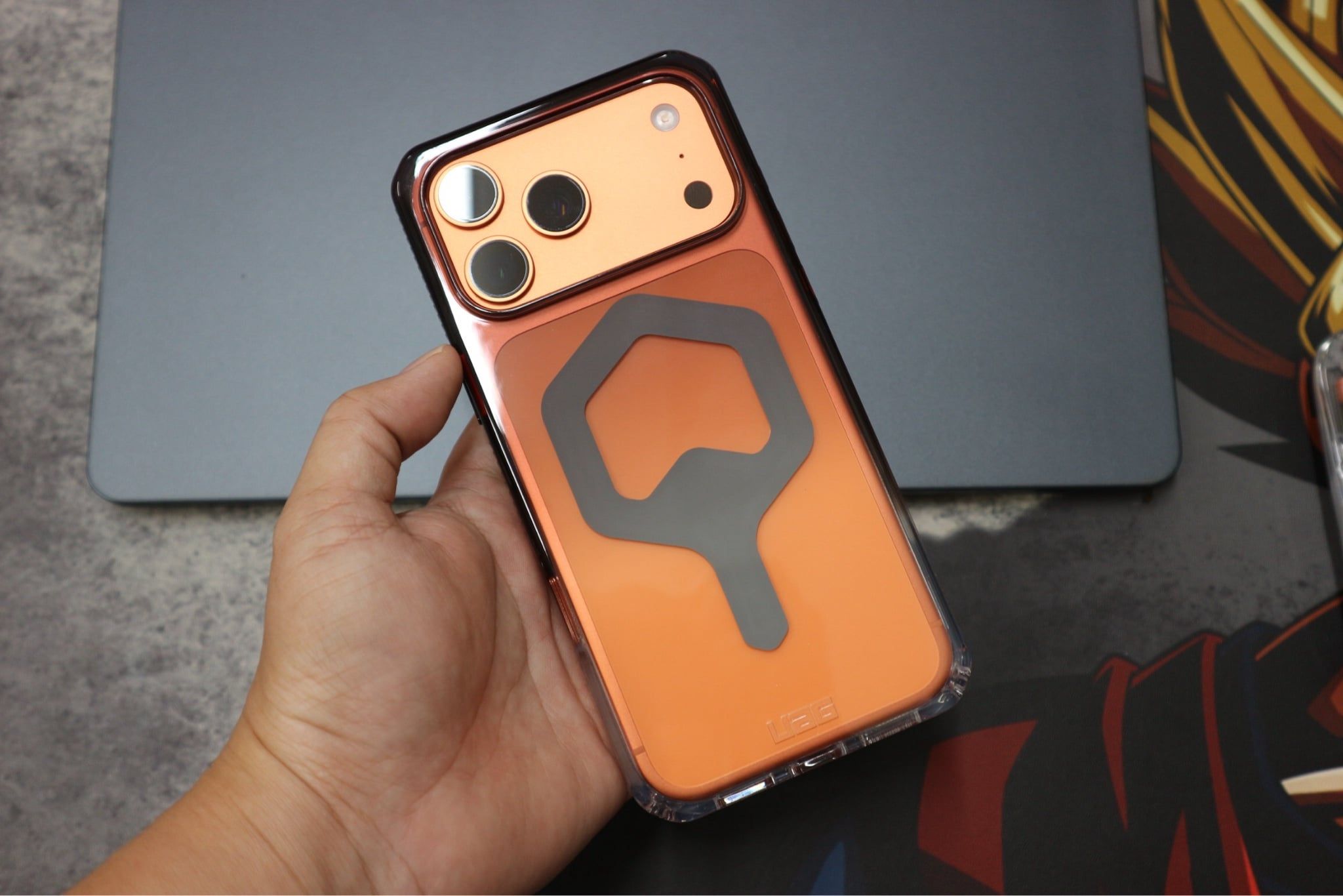  Ốp 17 Promax UAG Plyo Magsafe - Black/Clear Ombre 