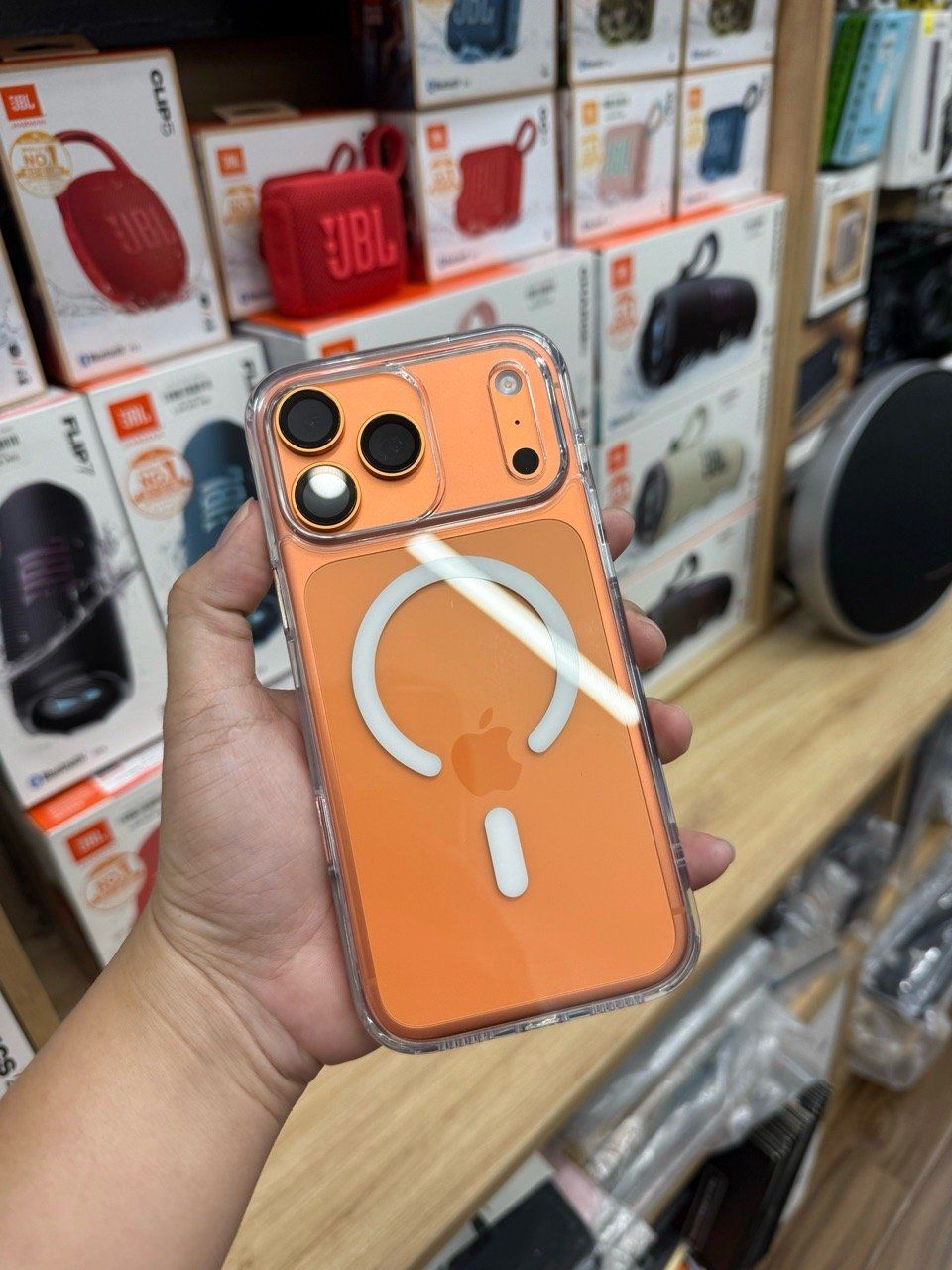  Ốp 17 Promax Likgus Ji Magsafe Nút kim loại - Viền Dẻo Lưng Cứng 