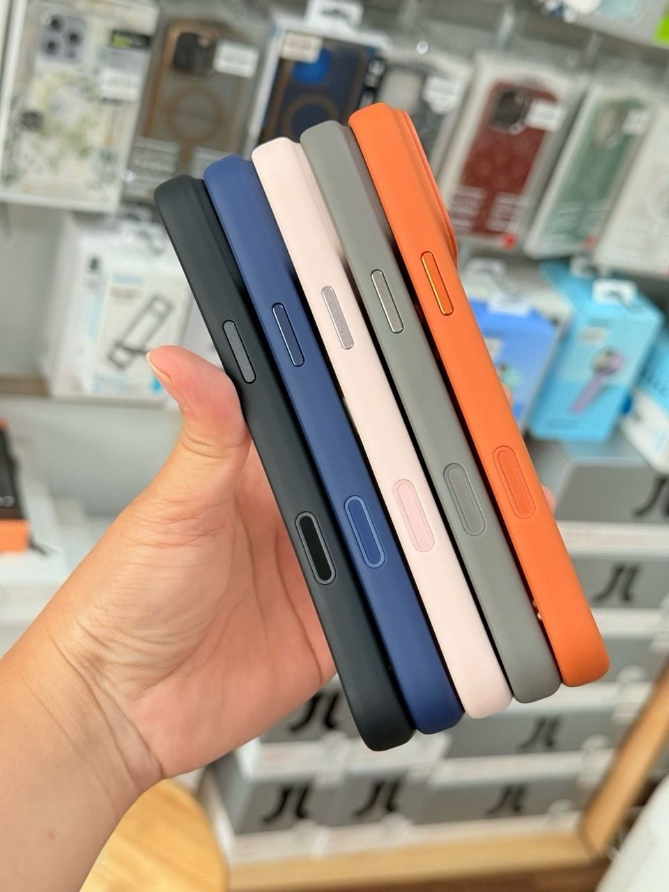  Ốp 17 Pro Likgus Nhám Magsafe - Hồng 