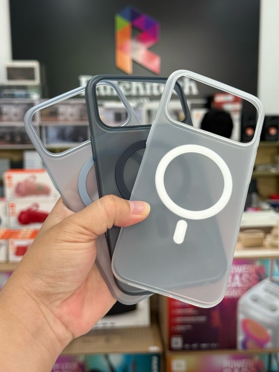  Ốp 17 Promax Switcheasy Lụa Magsafe - Trắng 