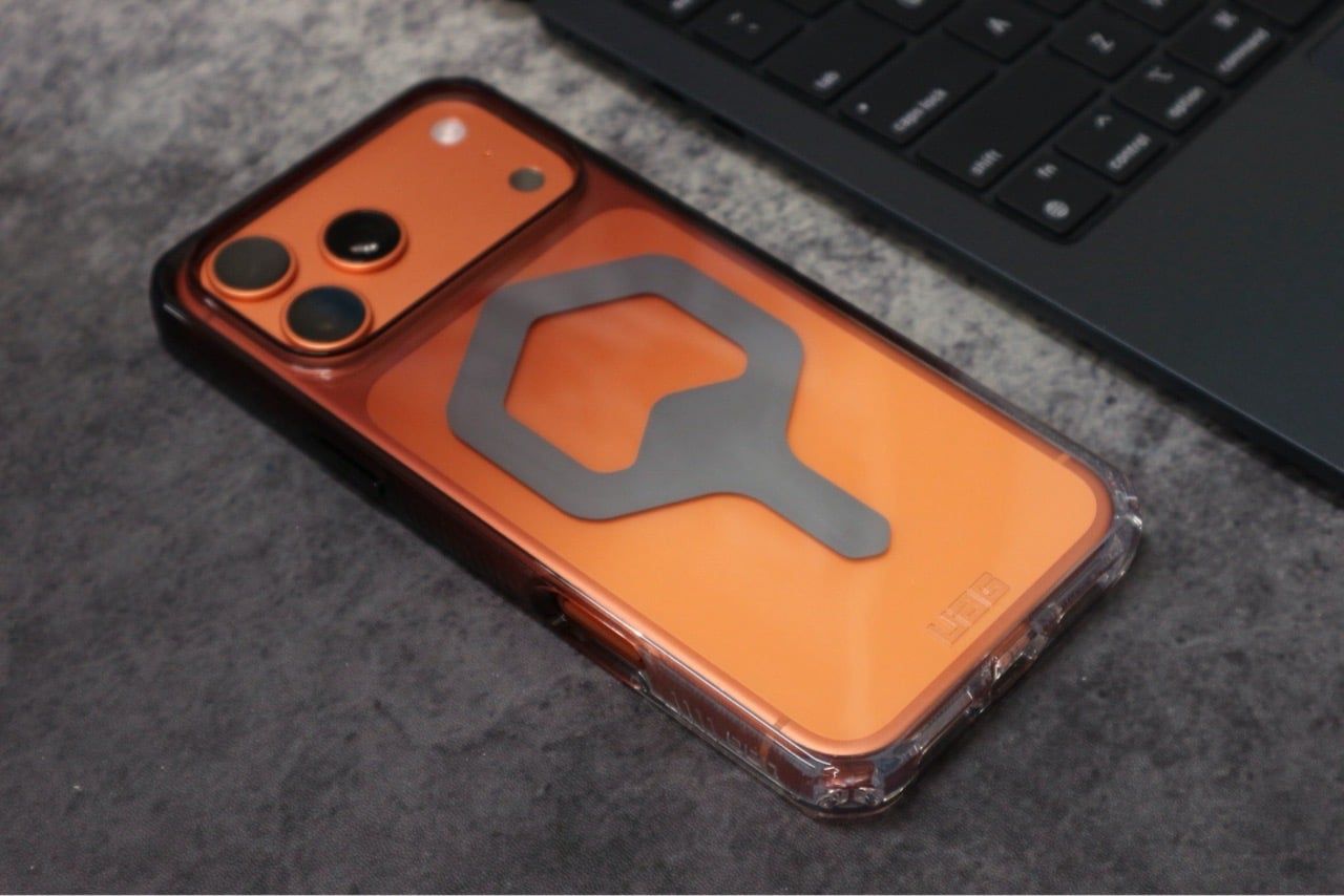  Ốp 17 Promax UAG Plyo Magsafe - Black/Clear Ombre 