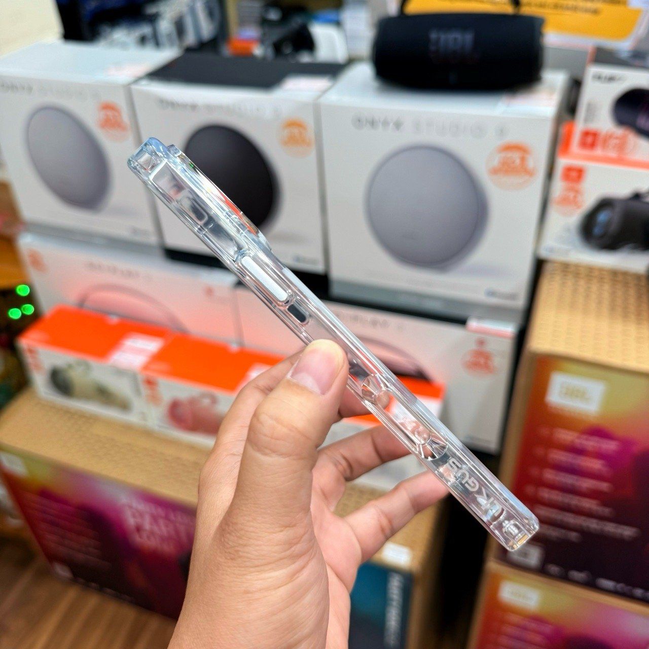  Ốp 17 Promax Likgus Ji Magsafe Nút kim loại - Viền Dẻo Lưng Cứng 