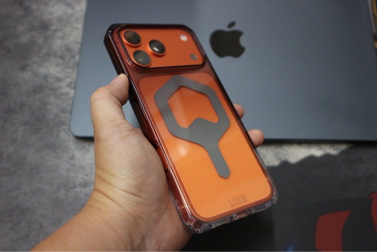  Ốp 17 Promax UAG Plyo Magsafe - Black/Clear Ombre 