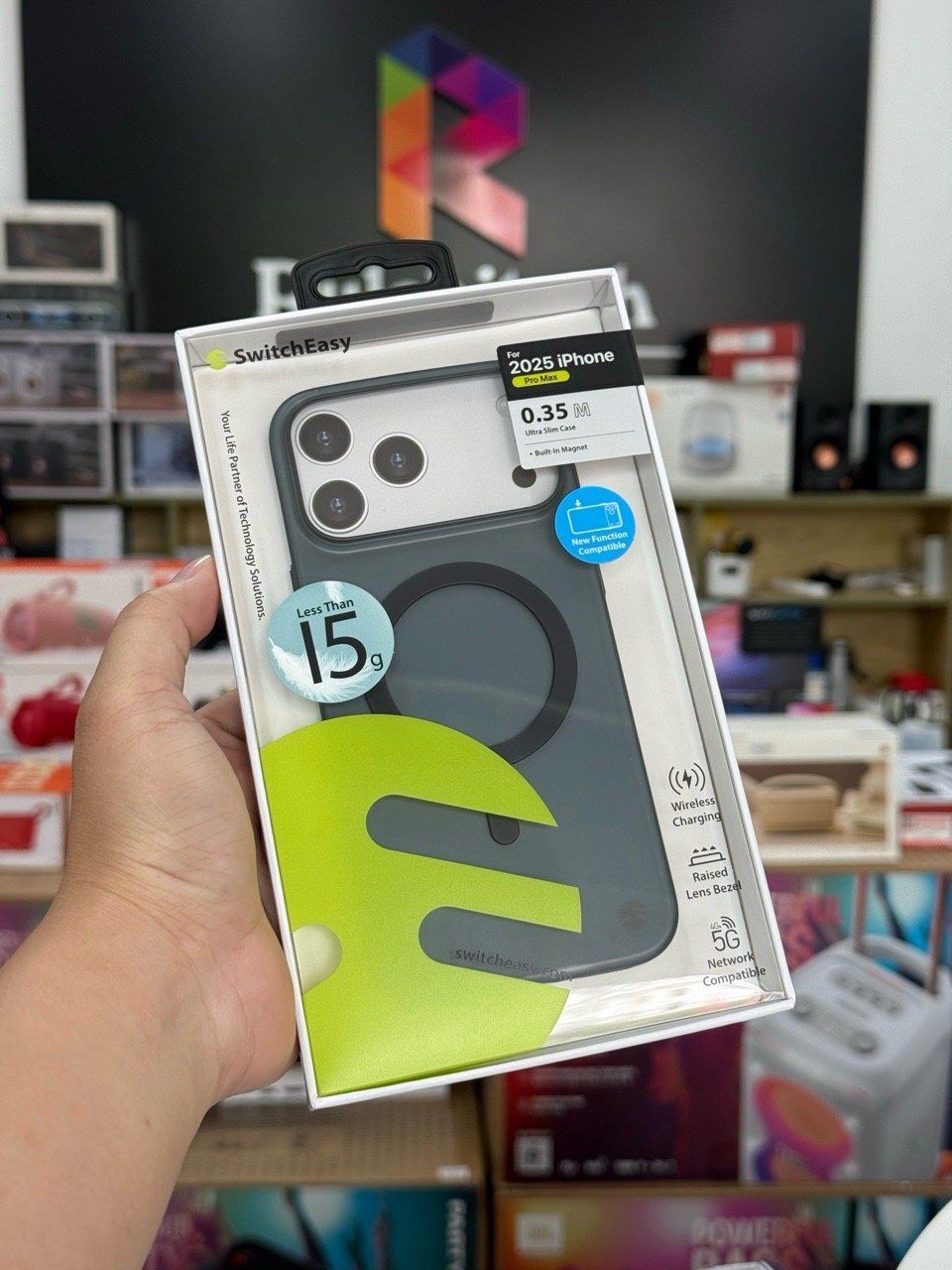  Ốp 17 Promax Switcheasy Lụa Magsafe - Đen 