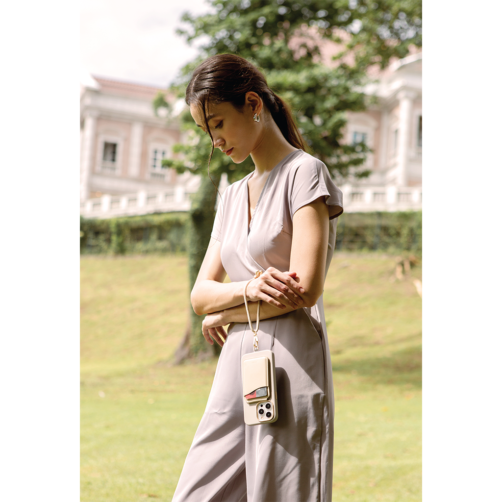  Dây Đeo Tay Điện Thoại UNIQ Coehl Laurel - Black 