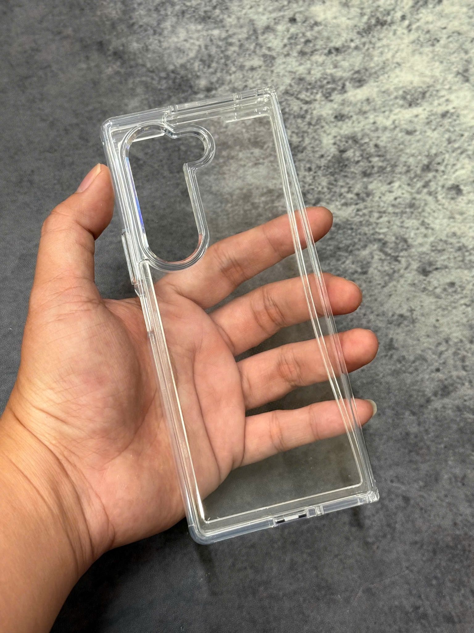  Ốp Zfold 6 Likgus Trong- Lưng nhựa cứng, viền dẻo 