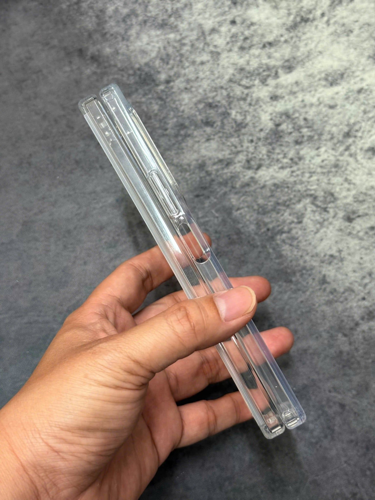  Ốp Zfold 6 Likgus Trong- Lưng nhựa cứng, viền dẻo 