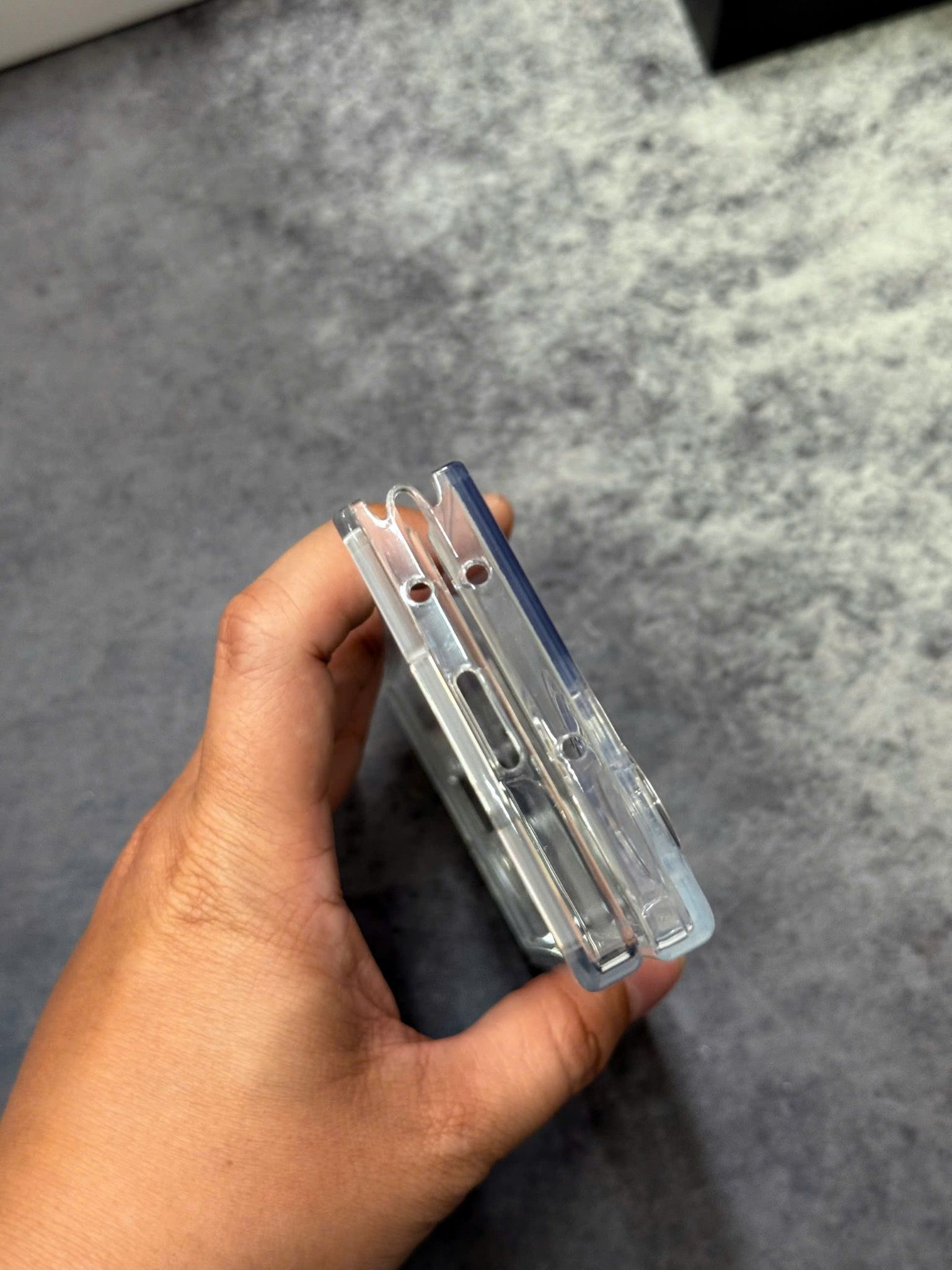  Ốp Zfold 6 Likgus Trong- Lưng nhựa cứng, viền dẻo 