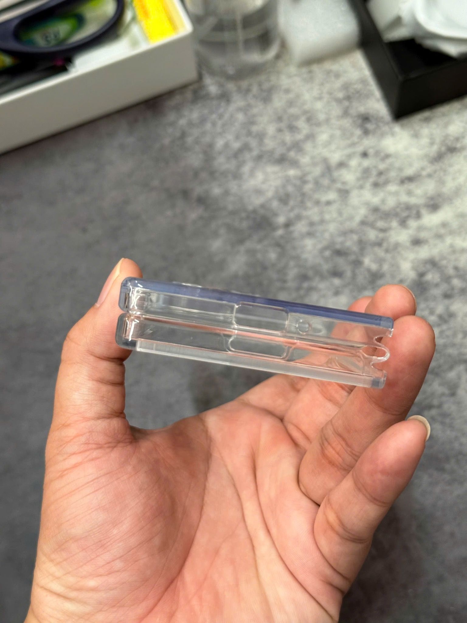  Ốp Zfold 6 Likgus Trong- Lưng nhựa cứng, viền dẻo 