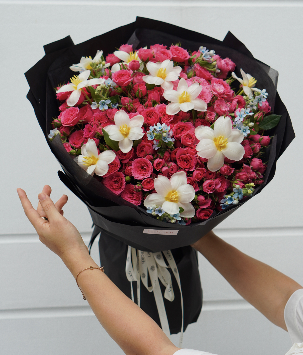 A Sweet Surprise hồng chùm hồng đậm