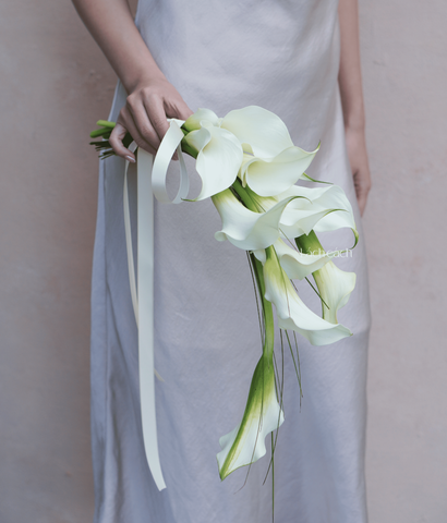 Hoa cưới calla lily trắng dáng thác