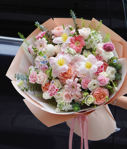 Bé tròn xoe tone hồng mix tulip