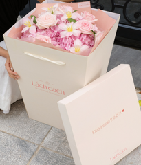 A Sweet Surprise tú cầu hồng mix tulip