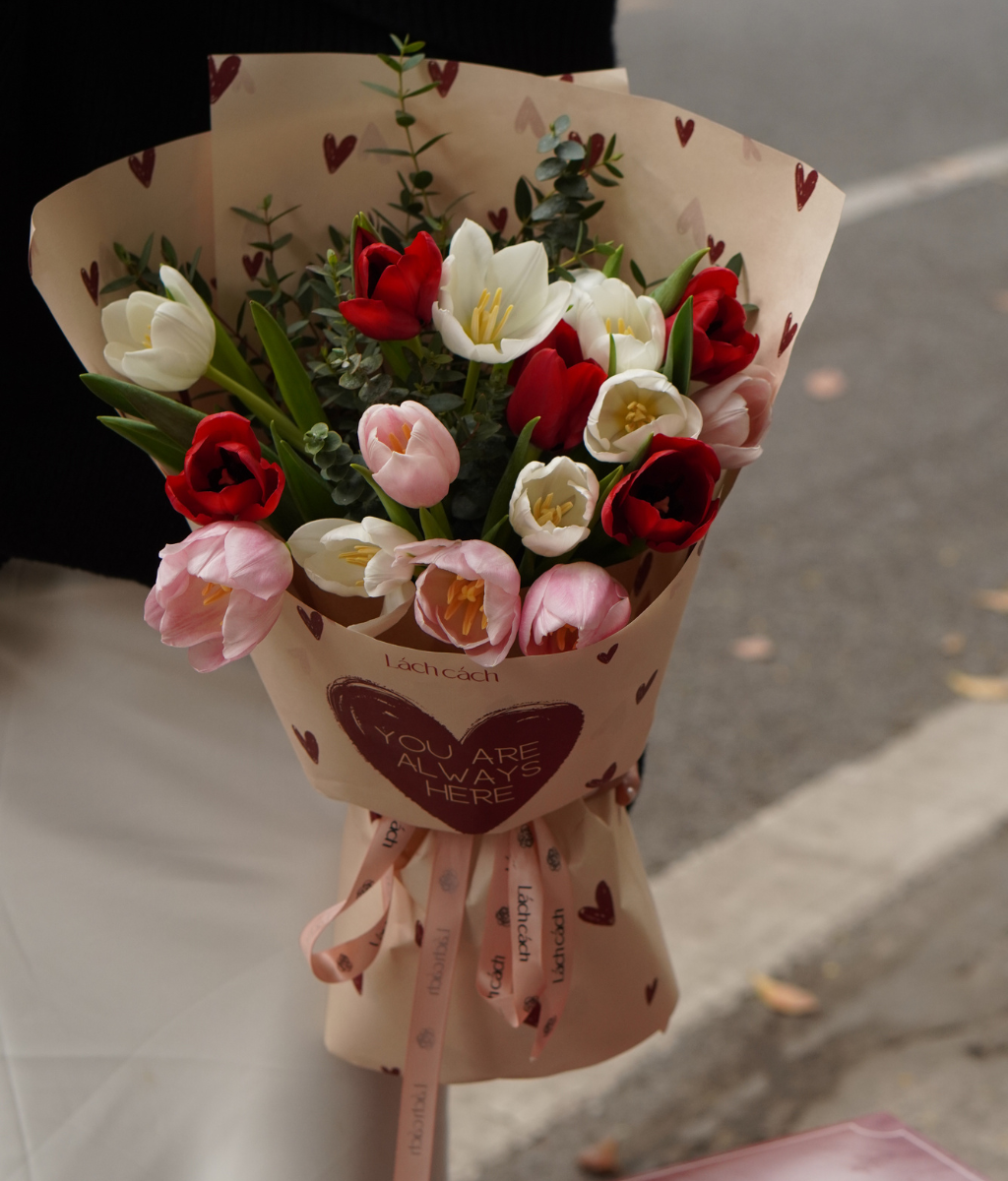 Valentine 2026 - Mẫu 15 - HOA CHO EM 16b tulip trắng, hồng