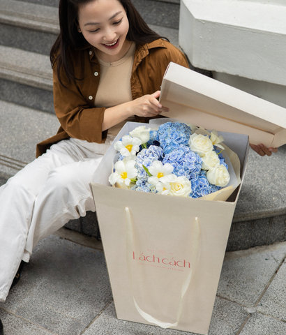 A Sweet Surprise tú cầu blue mix tulip