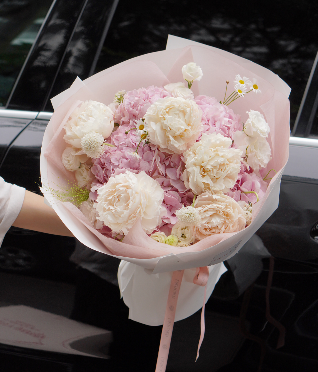 A Sweet Surprise peony mix tú cầu