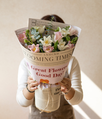 Bó Blooming times tulip trắng mix hồng