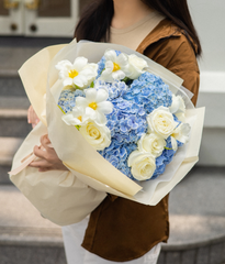 A Sweet Surprise tú cầu blue mix tulip