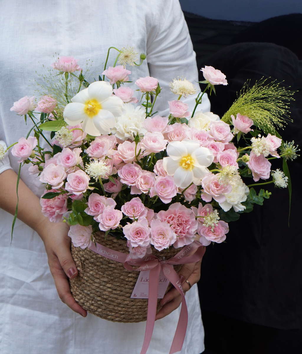 Giỏ cói hồng chùm hồng nhạt