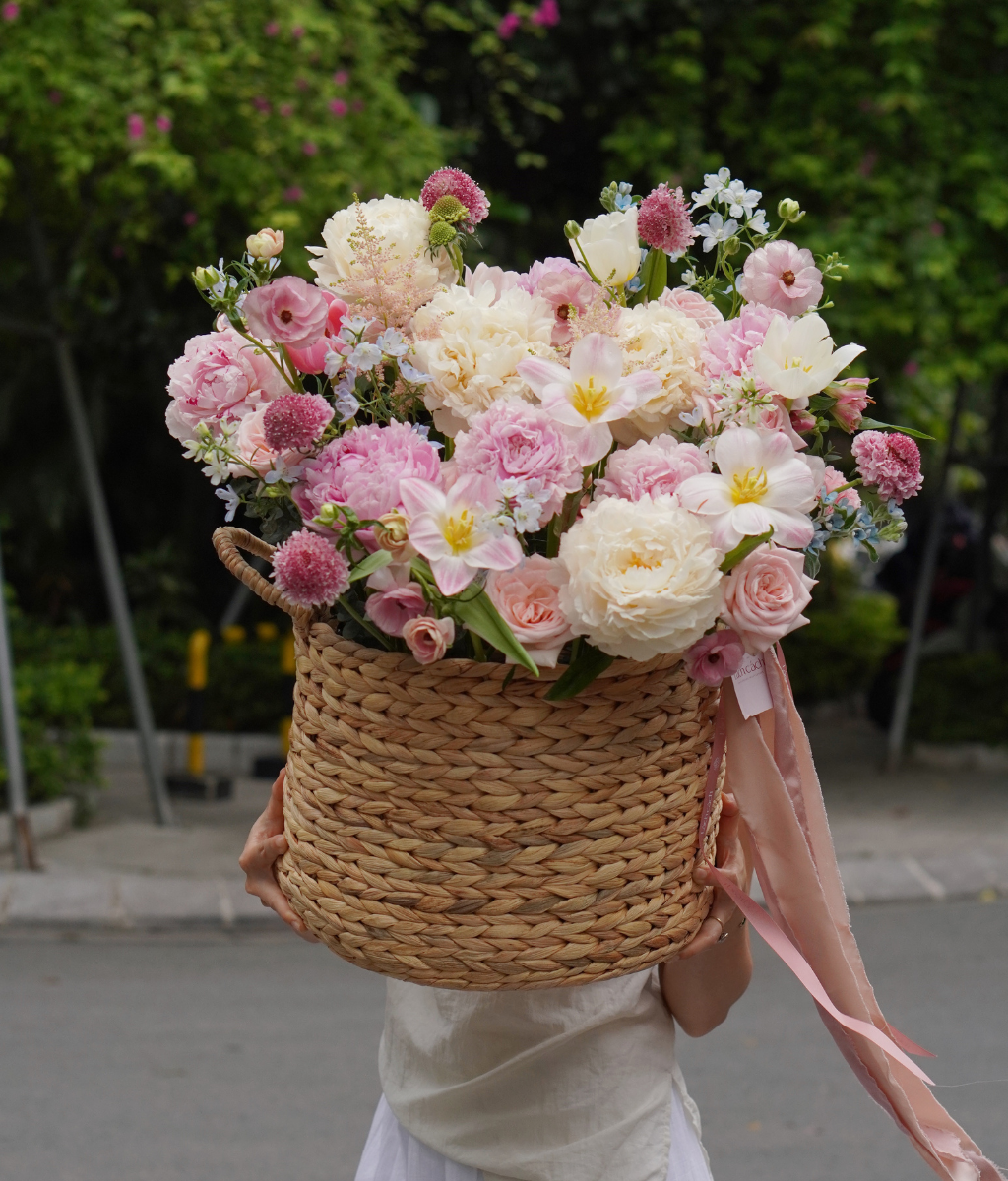 Giỏ lục bình peony mix tulip