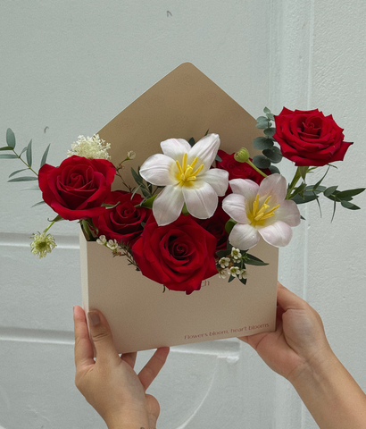Valentine 2026 - Mẫu 03 - Phong thư hoa hồng đỏ mix tulip