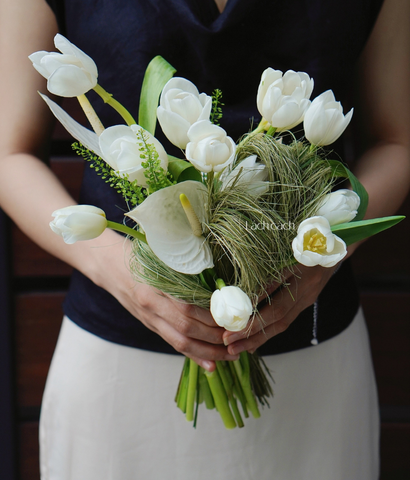 Hoa cưới tulip trắng mix cỏ