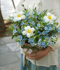 Giỏ cói sao xanh mix tulip trắng