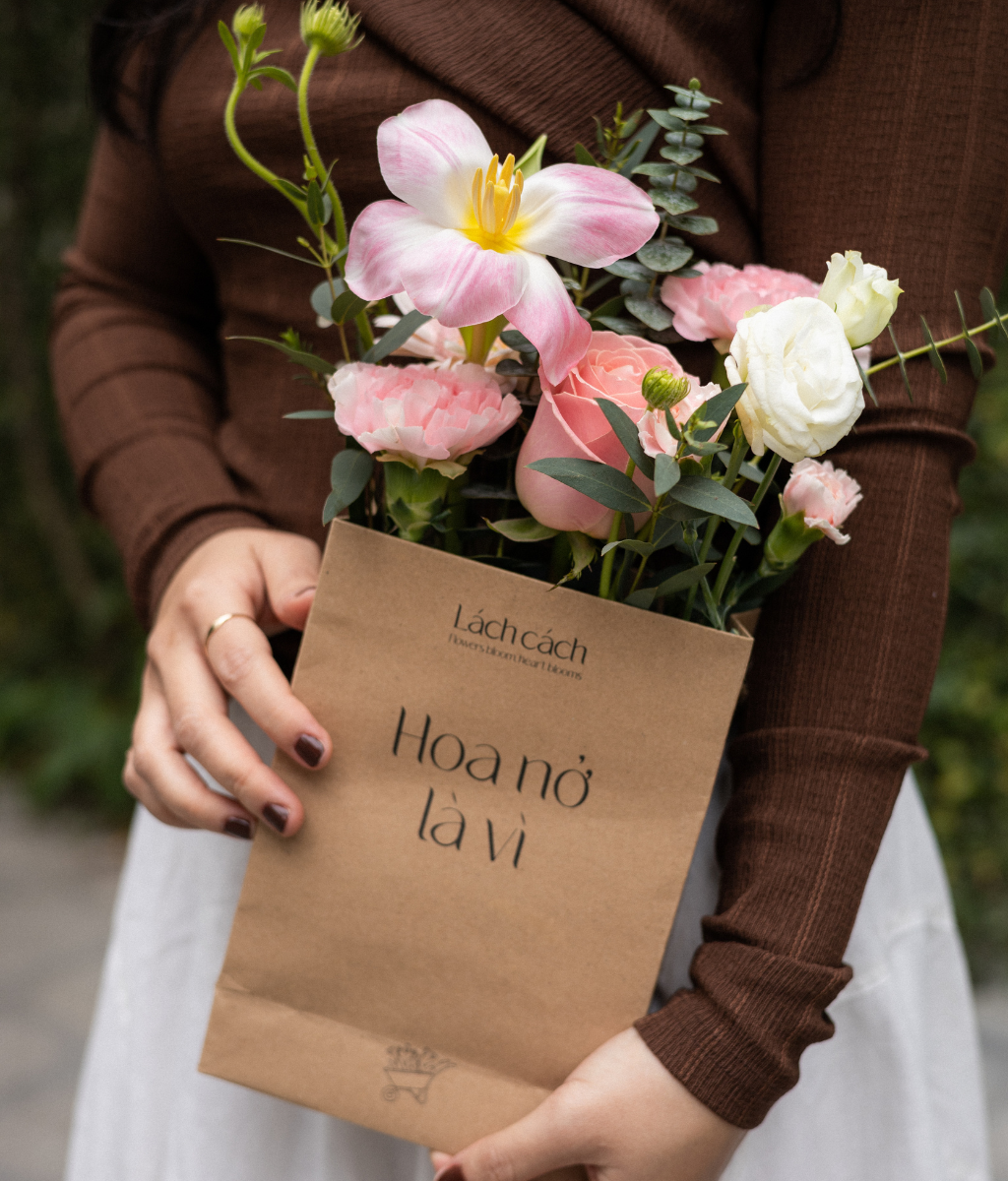 Túi hoa nở là vì... (hồng hermosa mix tulip)