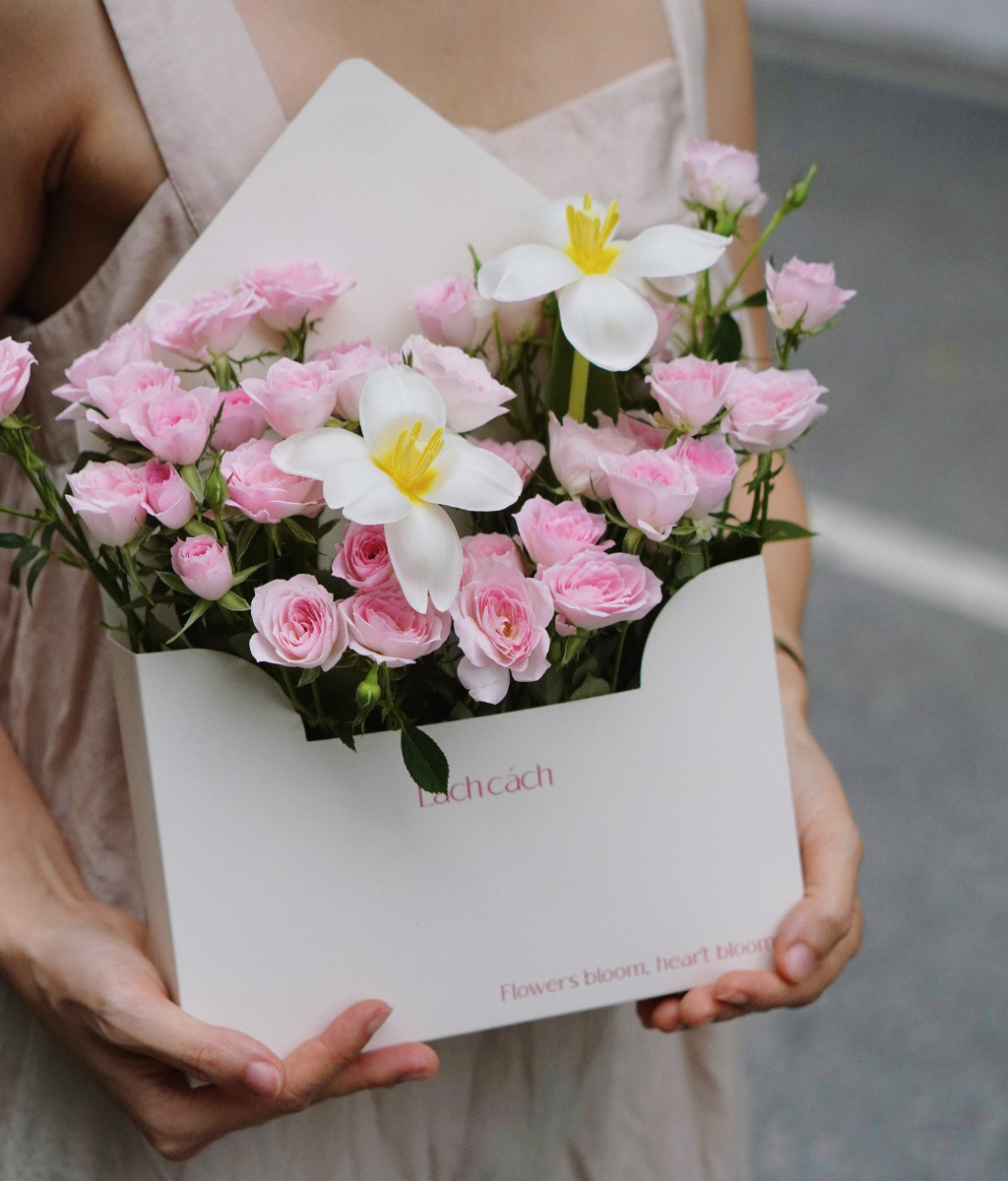 Phong thư hoa hồng chùm mix tulip