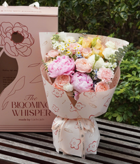 Box The Blooming Whisper peony mix