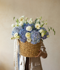 Giỏ lục bình tú cầu xanh viền trắng