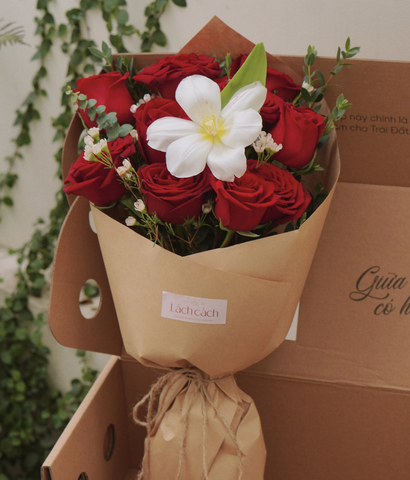 Valentine 2026 - Mẫu 10 - Hộp thư hoa hồng đỏ mix tulip