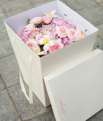 A Sweet Surprise tú cầu hồng mix tulip