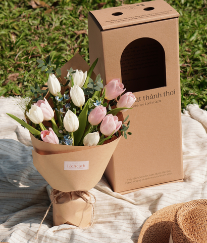 Valentine 2026 - Mẫu 11 - Hộp thư hoa 12b tulip trắng, hồng