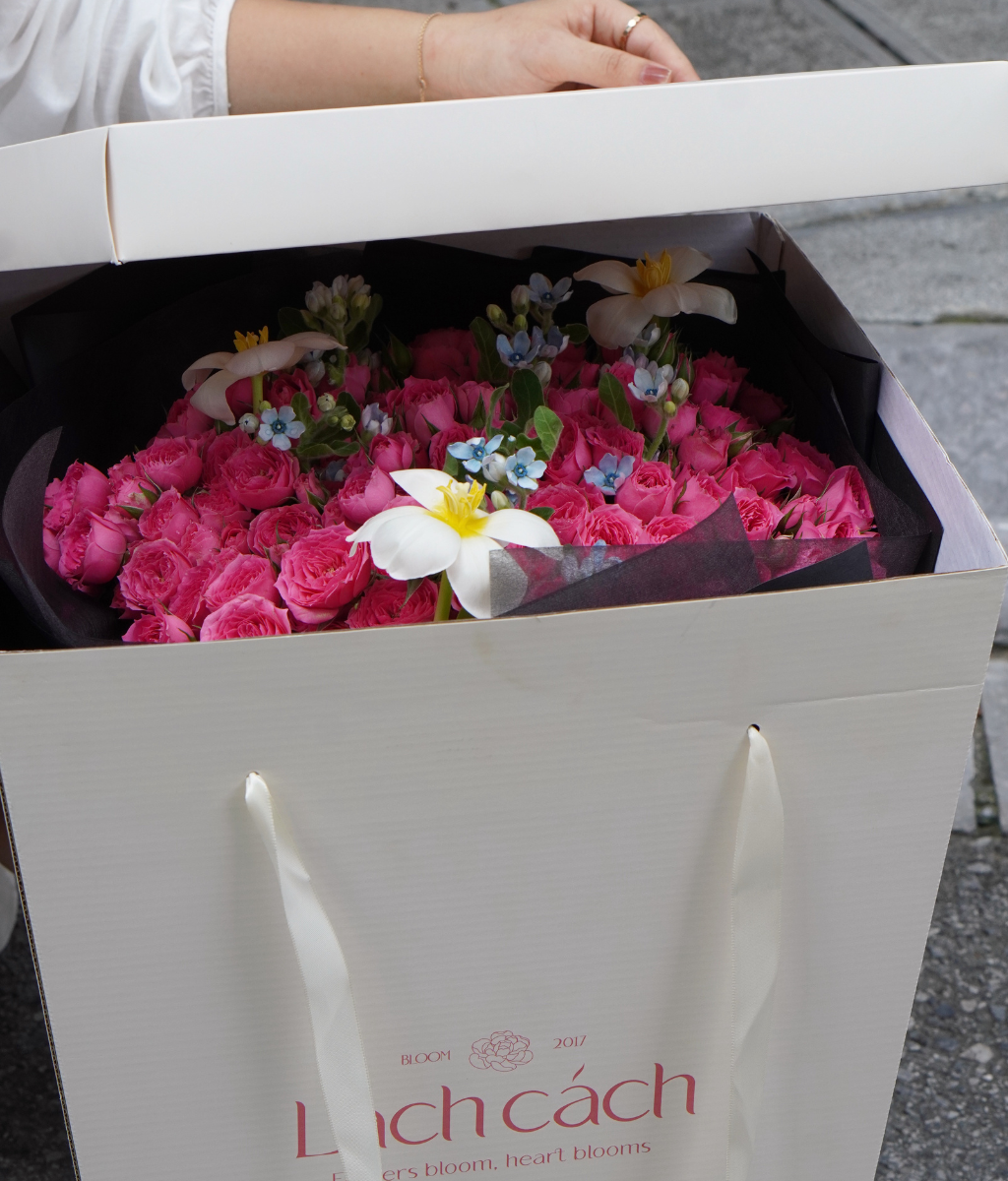 A Sweet Surprise hồng chùm hồng đậm