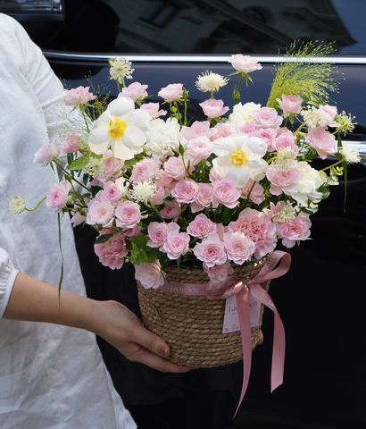 Giỏ cói hồng chùm hồng nhạt