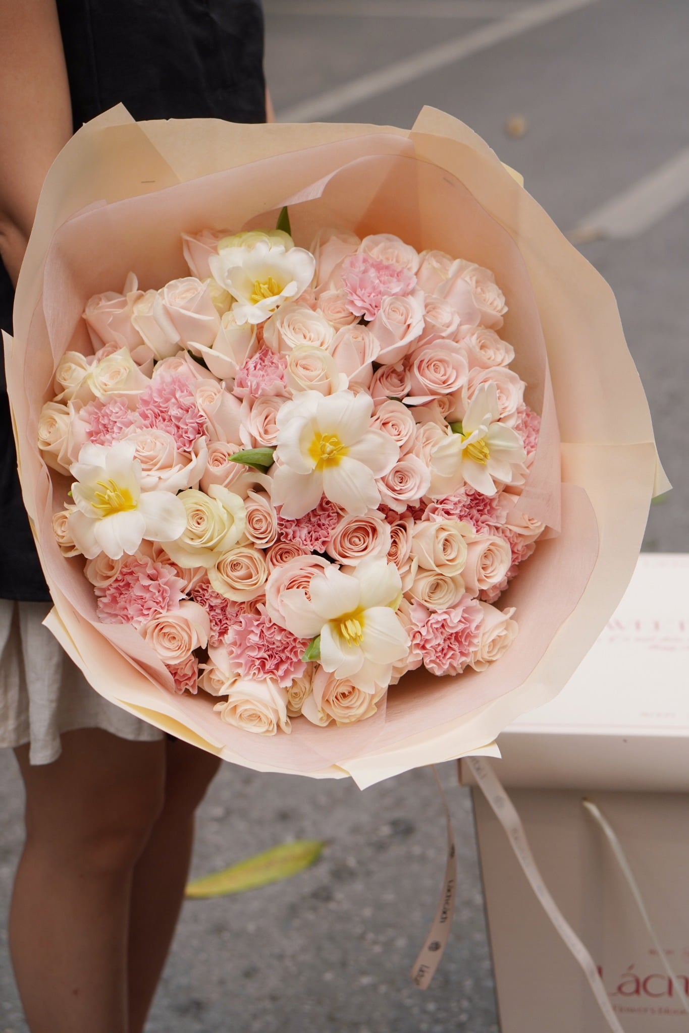 A Sweet Surprise hồng kem dâu