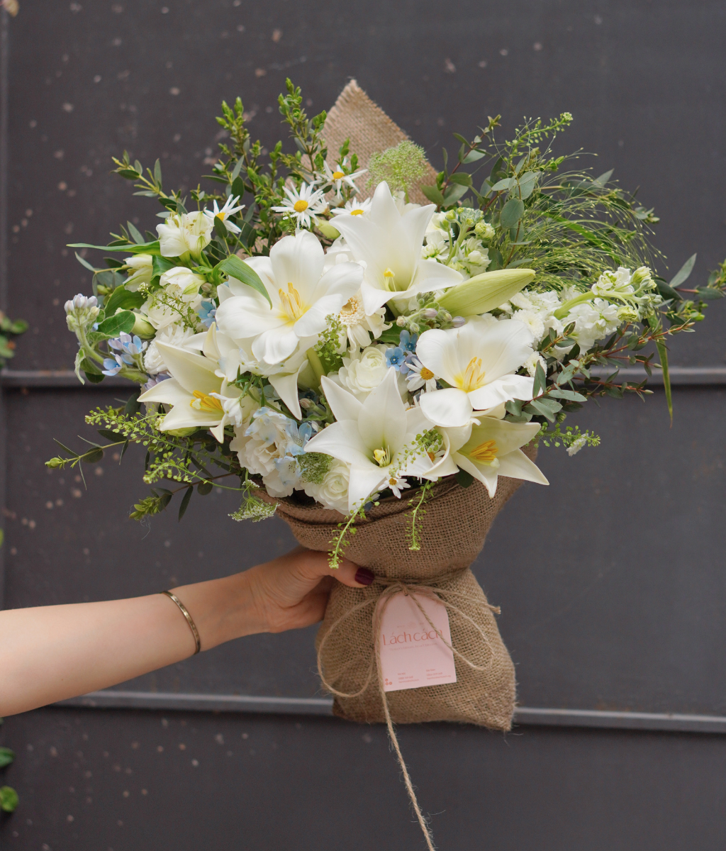Bó hồn nhiên loa kèn mix tulip