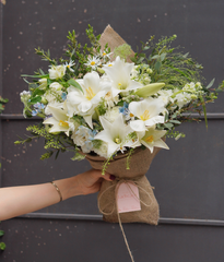 Bó hồn nhiên loa kèn mix tulip