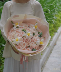 A Sweet Surprise hồng kem dâu