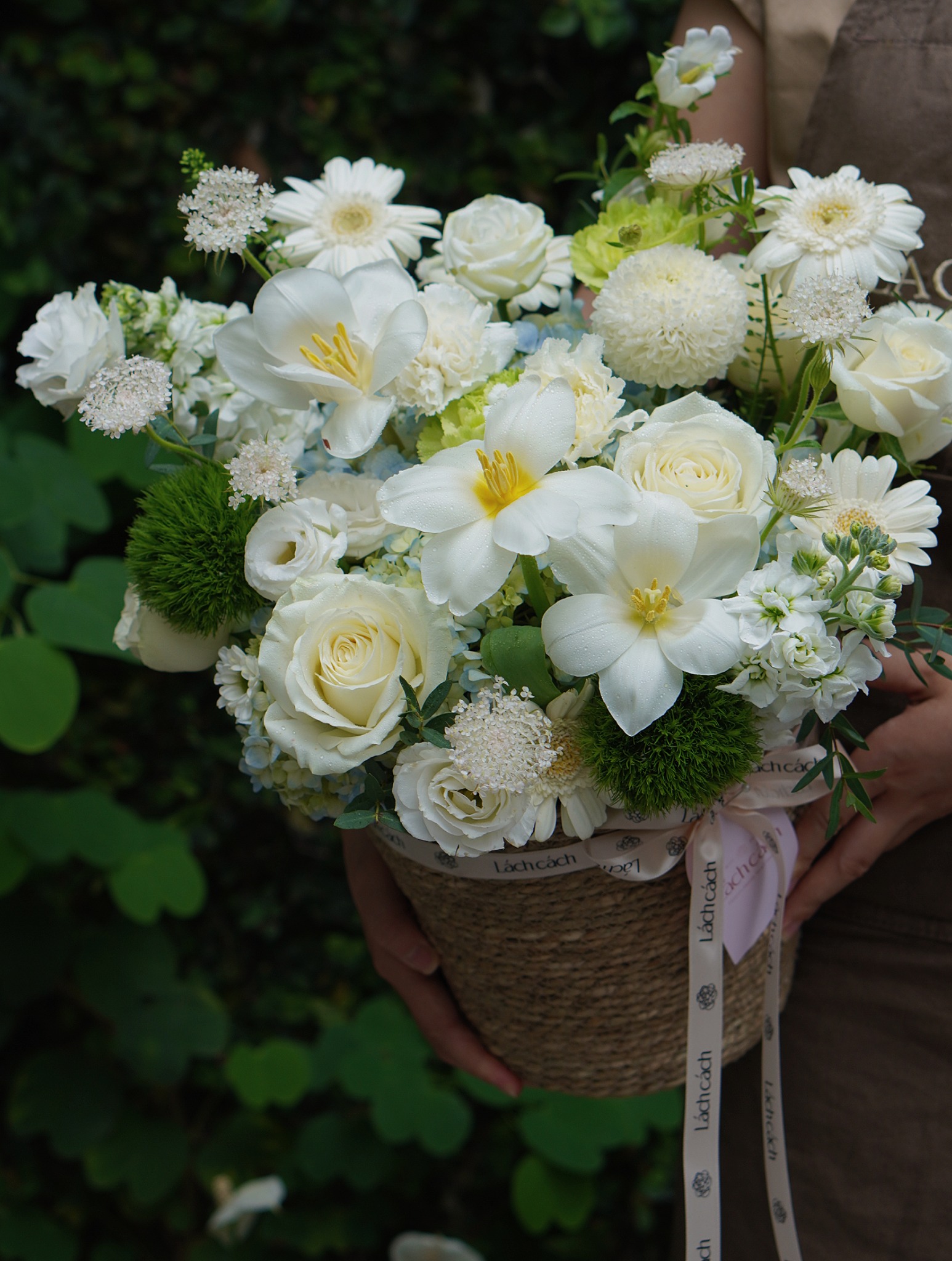 Giỏ cói tú cầu hồng xanh bơ mix tone trắng xanh