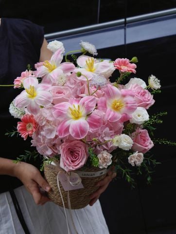 Giỏ cói tú cầu hồng mix tulip