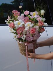 Giỏ cói tone hồng hermosa mix tulip