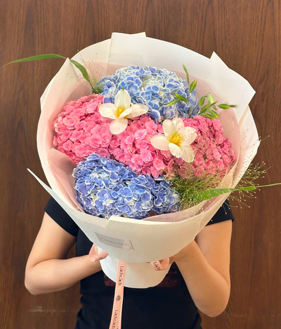 Bé tròn xoe tú cầu hồng xanh mix tulip