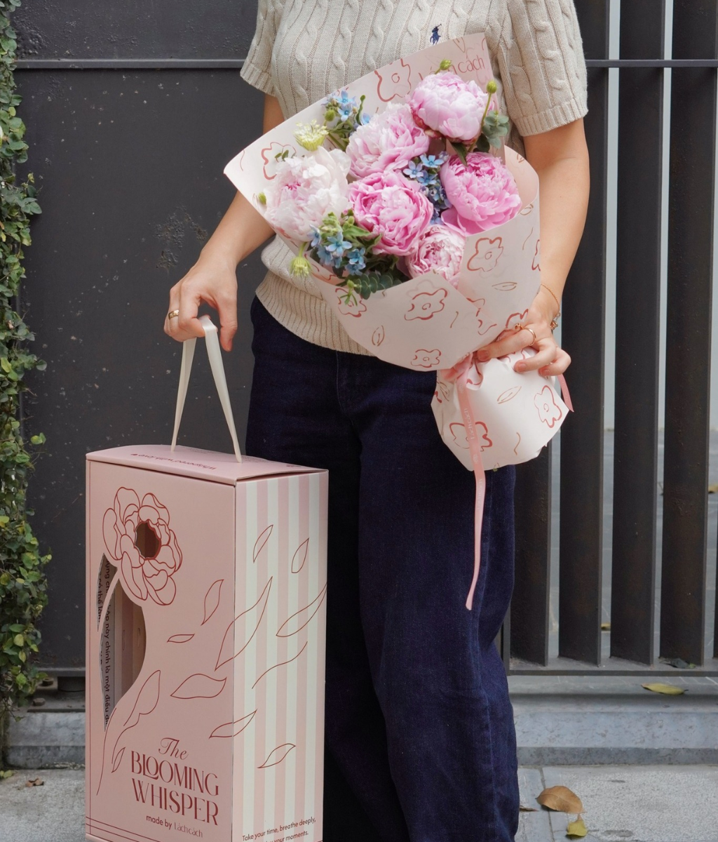 Box The Blooming Whisper peony